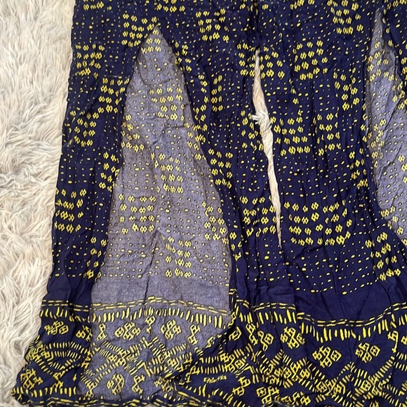 Wide leg split from pant - Picture 2 of 3